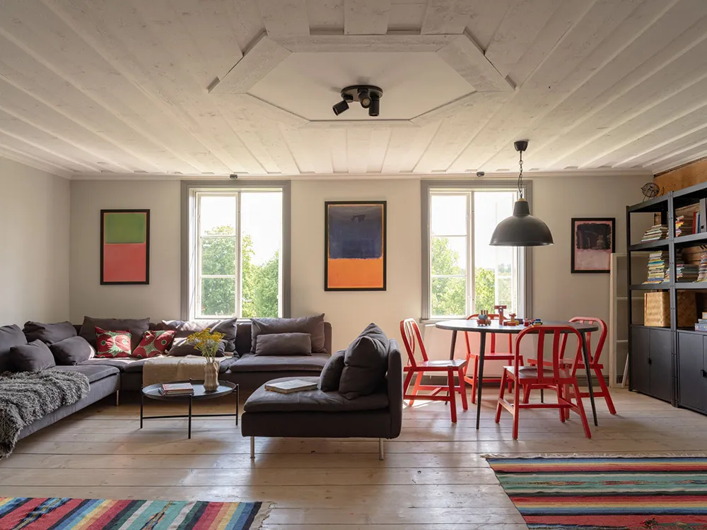 Просторные обновлённые интерьеры традиционной шведской дачи - Gallery image 29