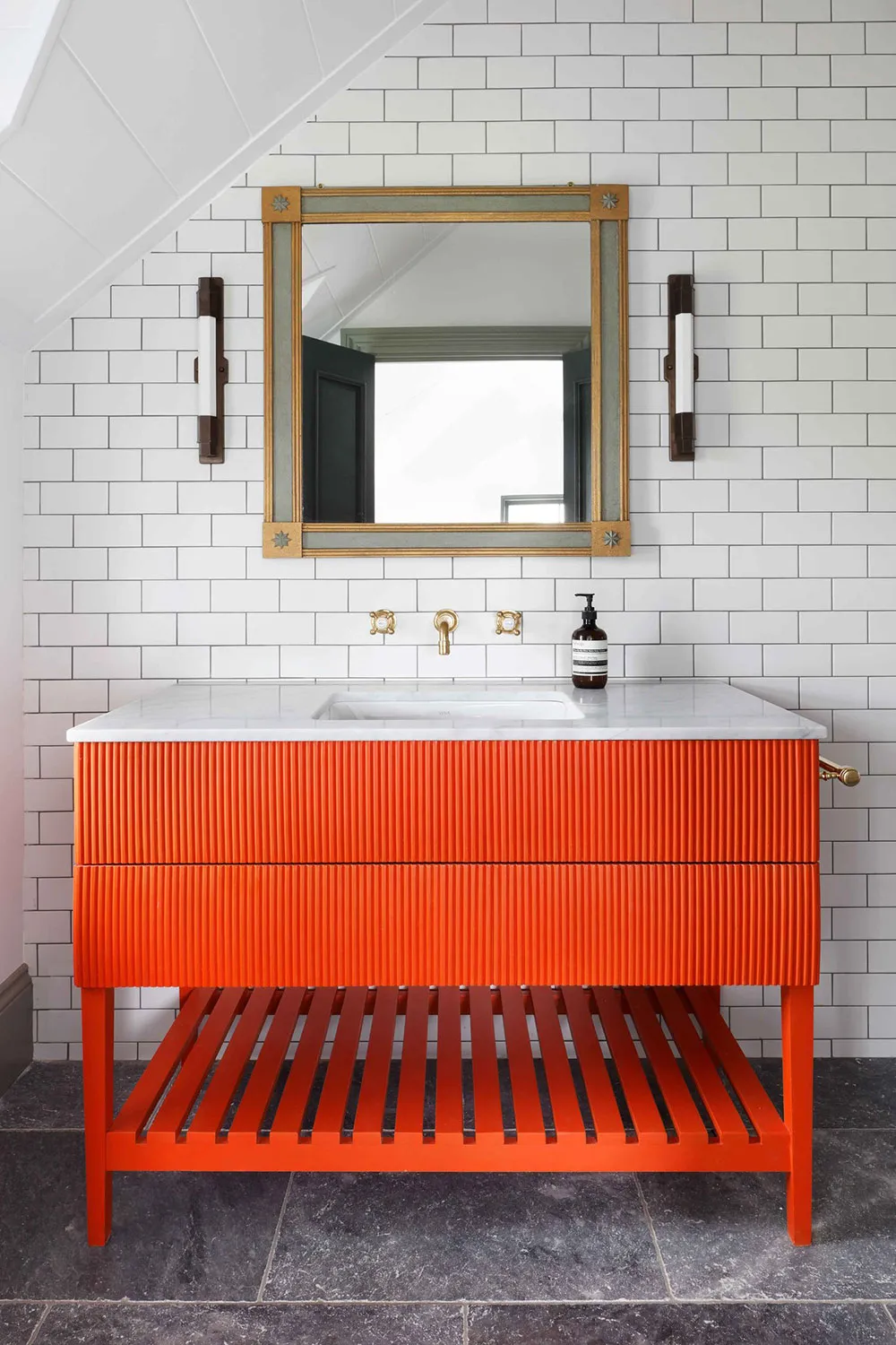 Cozy Country Cottage in England with an Engaging Art Collection - Gallery image 22