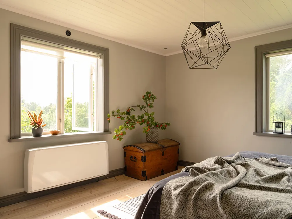 Просторные обновлённые интерьеры традиционной шведской дачи - Gallery image 18