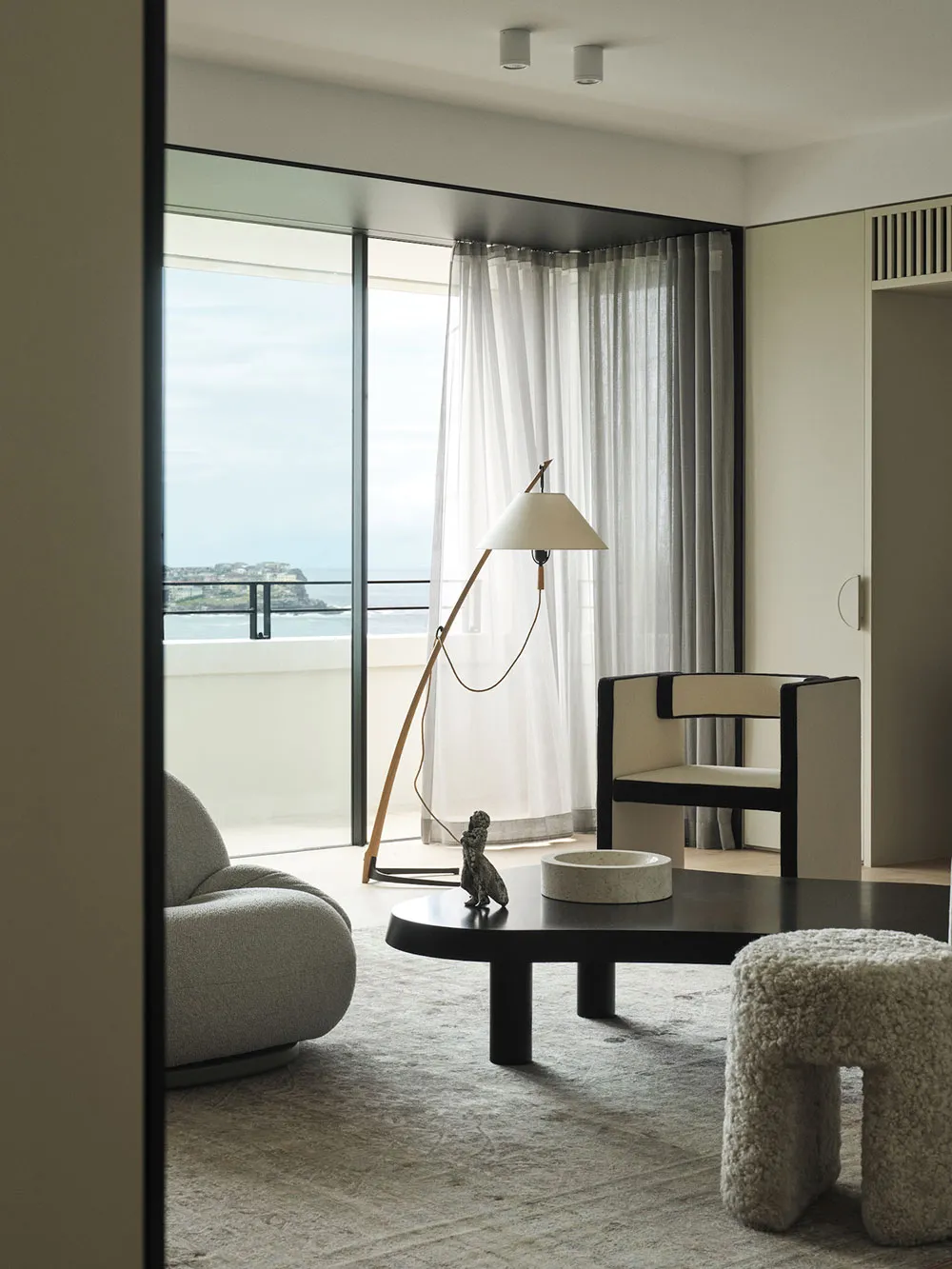 Elegancja i styl: nietypowy wnętrze domu przy oceanie w Australii - Gallery image 7