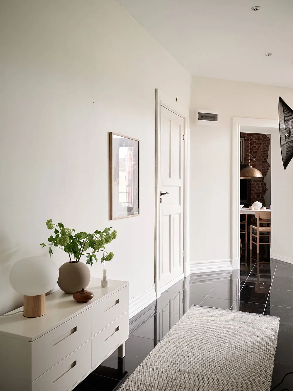 Appartement scandinave lumineux avec mur en brique sur la cuisine et un grenier privé (80 m²) - Gallery image 15