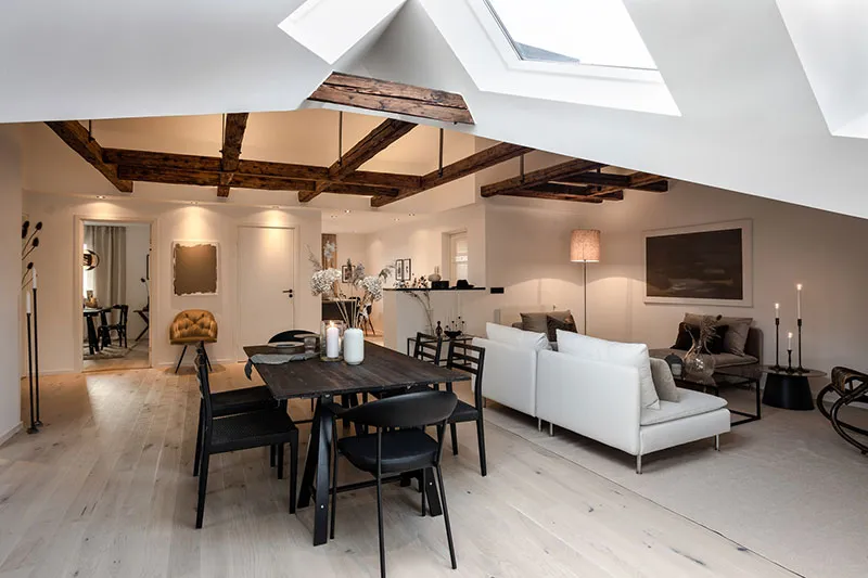 Просторная мансардная квартира со стеклянной перегородкой и балками (108 кв. м) - Gallery image 12