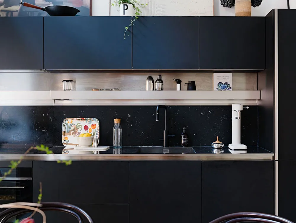 Яскрава квартира з антресоллю в колишній хлібній у Стокгольмі (75 м²) - Gallery image 5