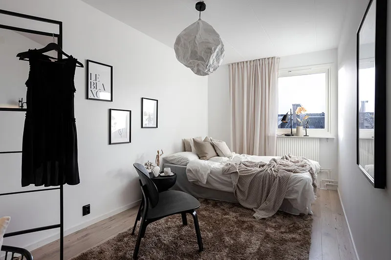 Просторная мансардная квартира со стеклянной перегородкой и балками (108 кв. м) - Gallery image 26