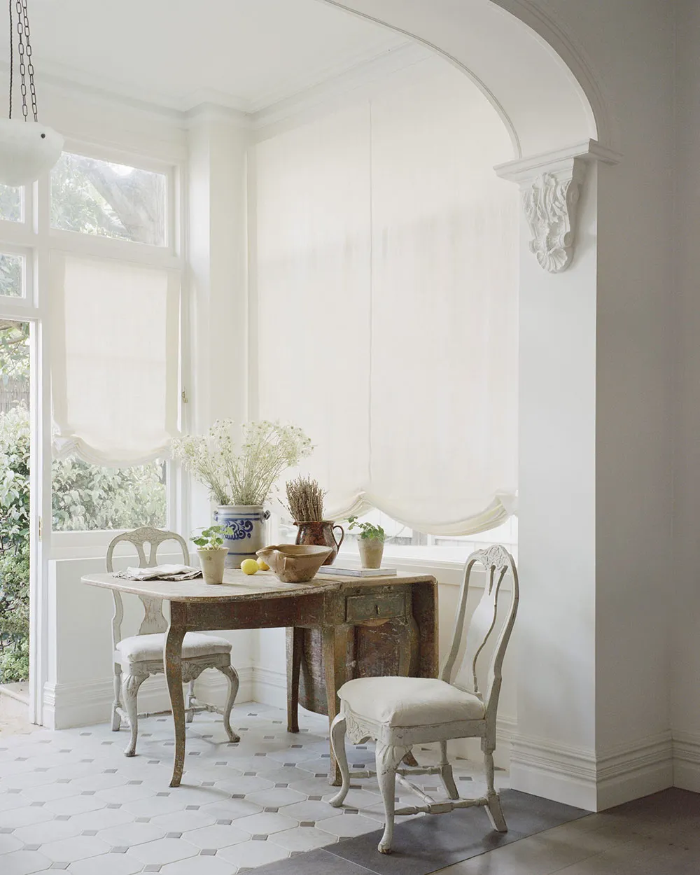 Encantador cottage blanco con muebles vintage en Sídney - Gallery image 4