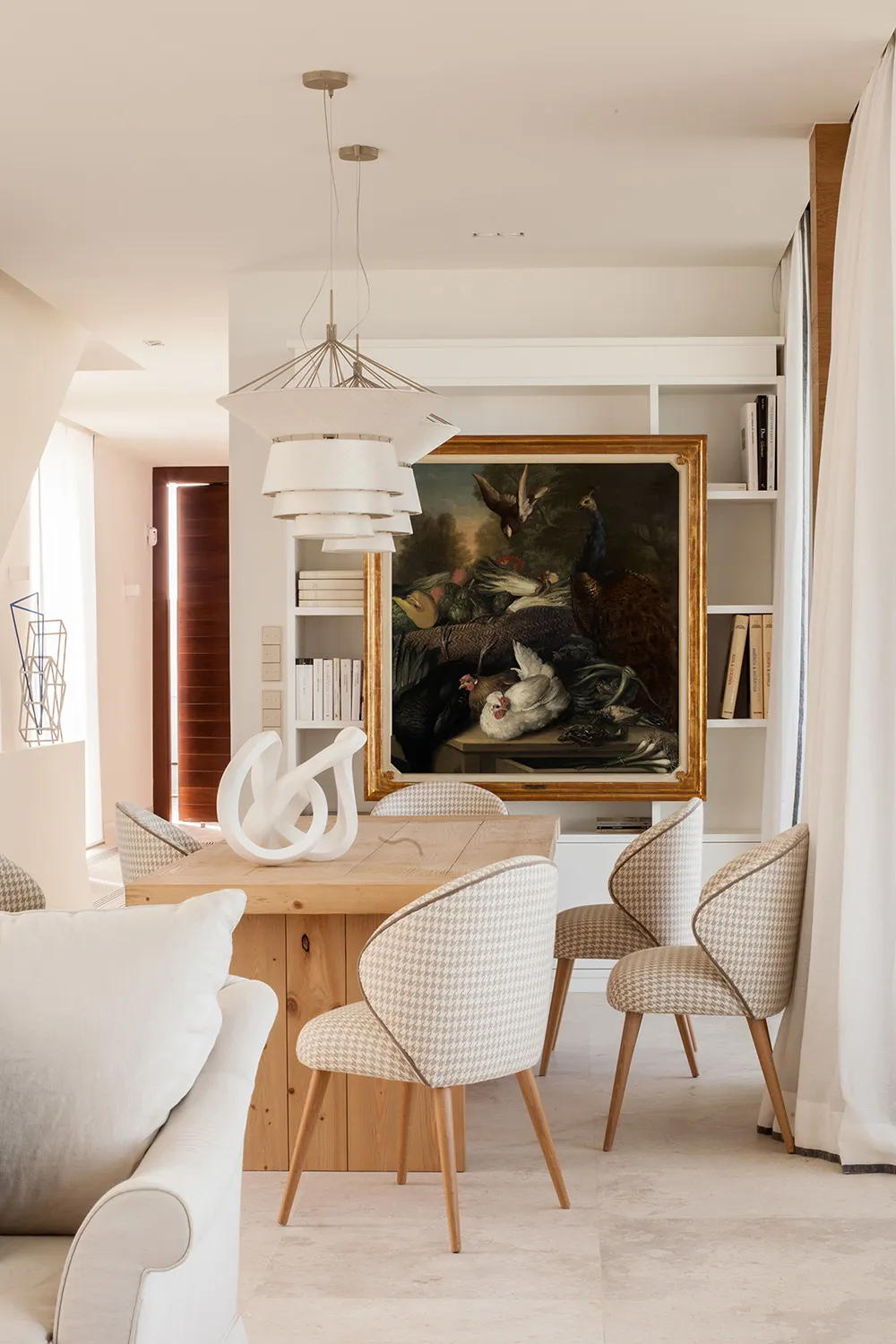 Светлый современный интерьер на берегу моря в Испании - Gallery image 3