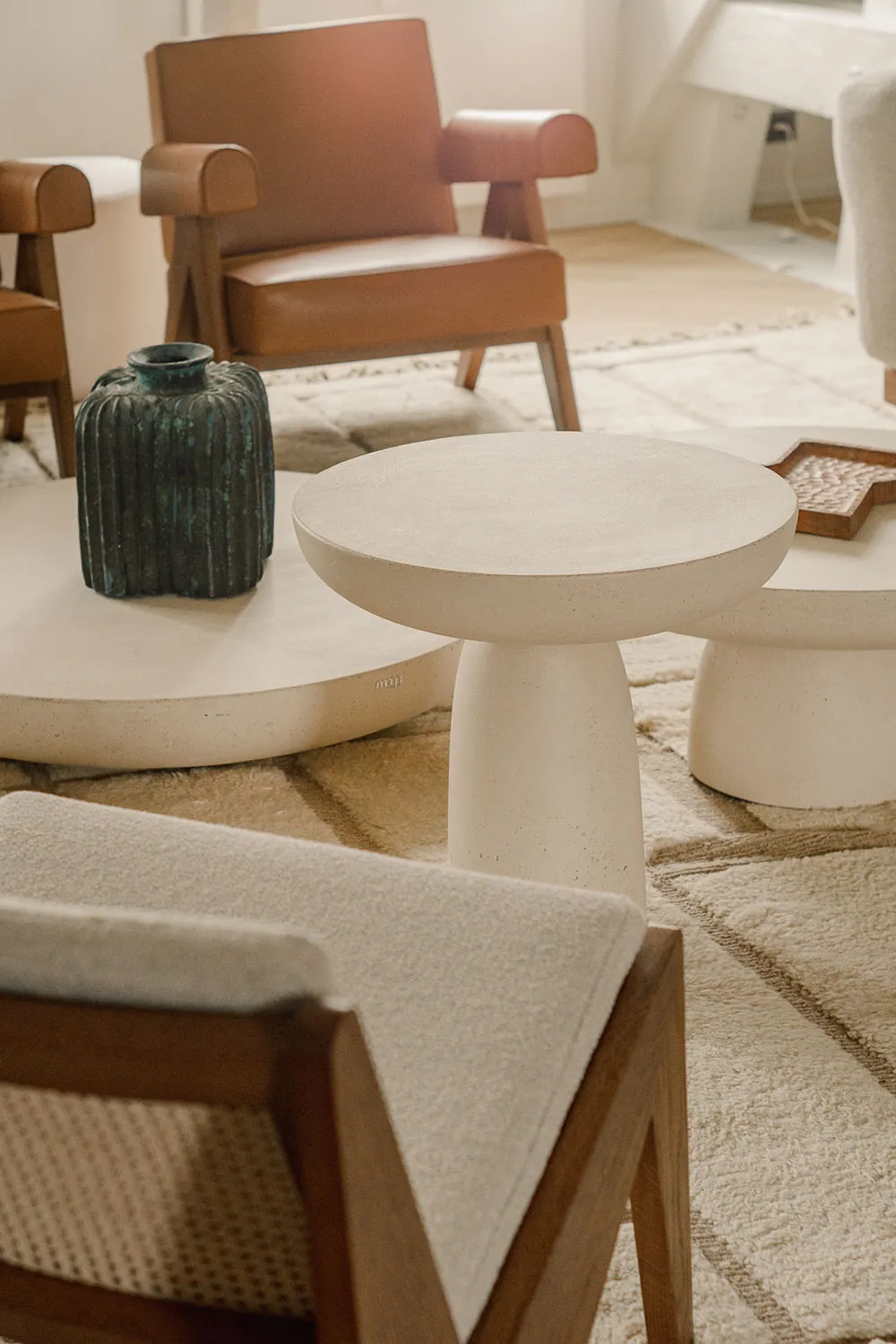 एक और पेरिस… छत के नीचे स्थित यह आकर्षक अपार्टमेंट, आधुनिक एवं स्टाइलिश डिज़ाइन का उत्कृष्ट उदाहरण है. - Gallery image 2