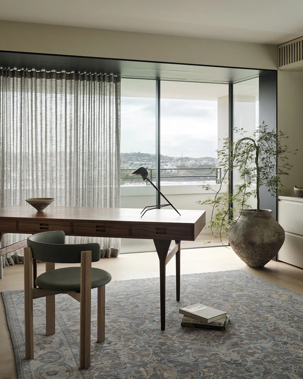 Elegancja i styl: nietypowy wnętrze domu przy oceanie w Australii - Gallery image 17