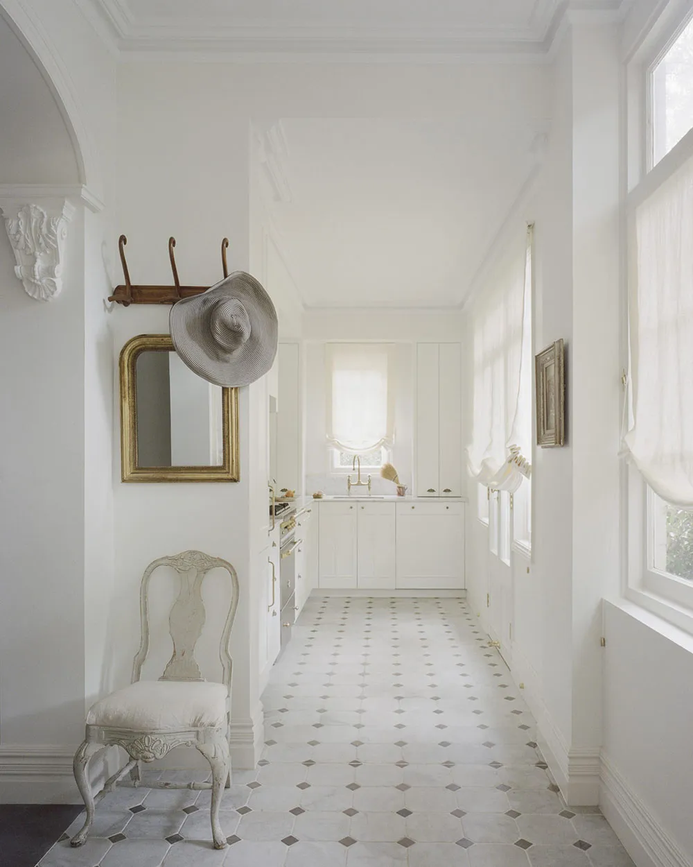 Encantador cottage blanco con muebles vintage en Sídney - Gallery image 9