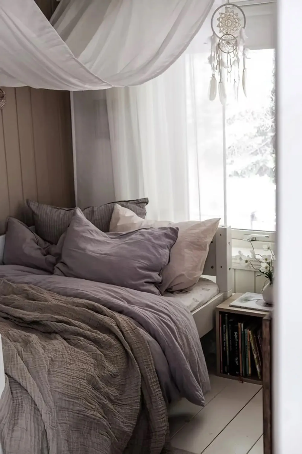 Deuxième lumière et fenêtres partout : maison au bord du lac en Suède - Gallery image 19