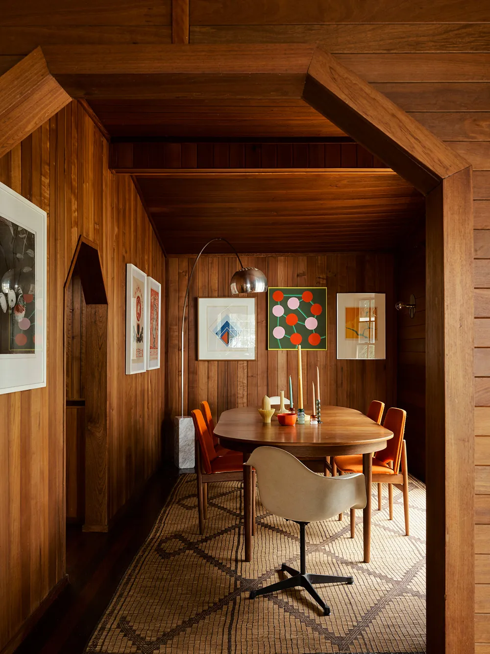 Amenos interiores de madera en un antiguo coto de campo en la costa de Australia - Gallery image 3