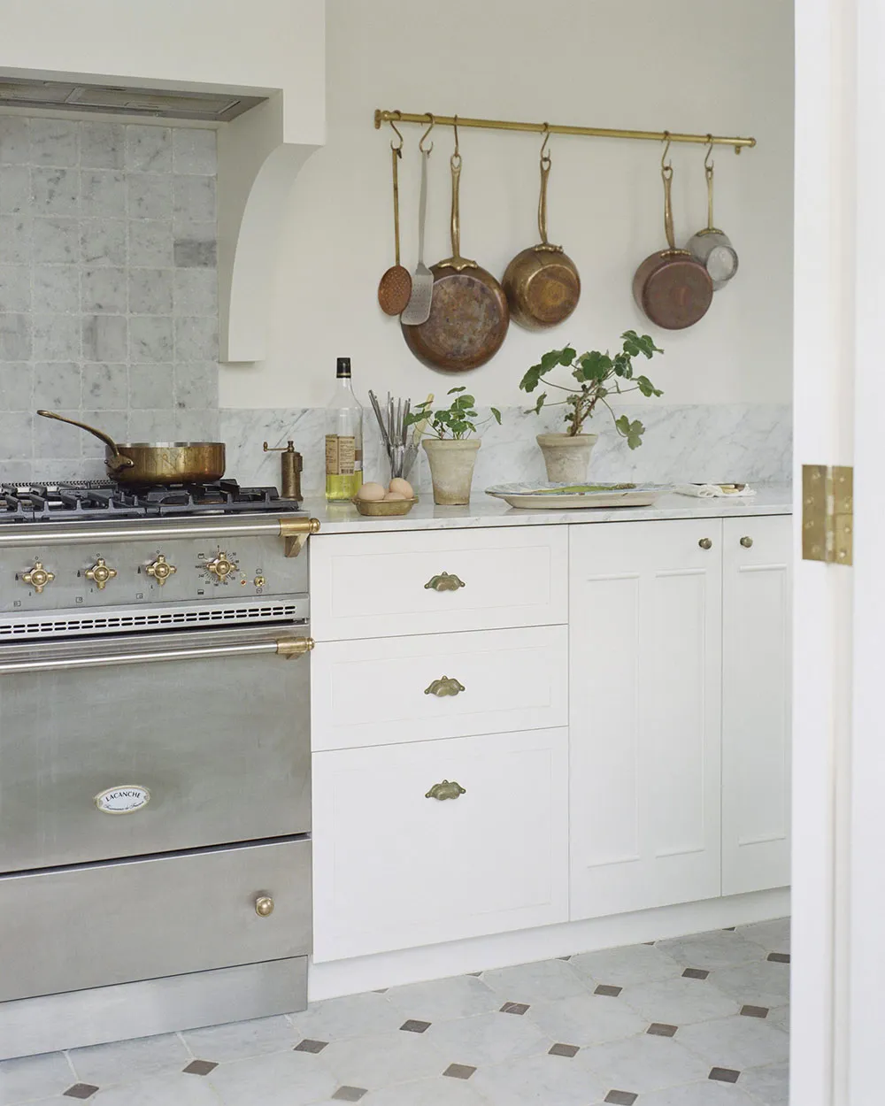 Encantador cottage blanco con muebles vintage en Sídney - Gallery image 14