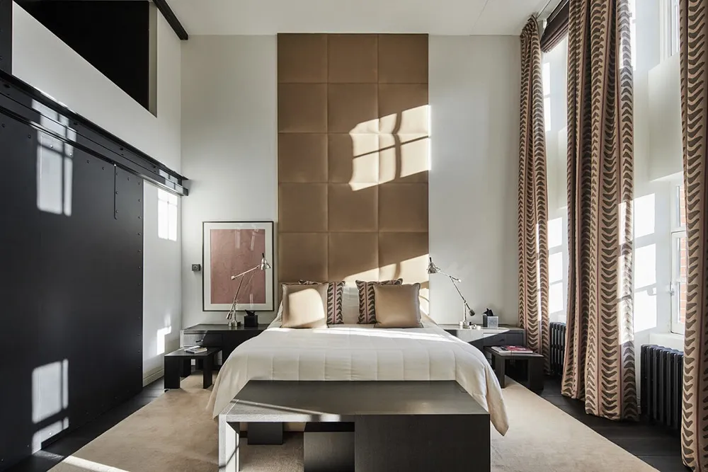 Unique Designer Loft in Black-and-White Palette in London - Gallery image 22
