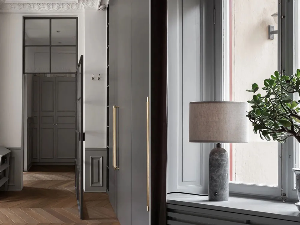 Décor mural classique et meubles modernes : une apartment élégant à Stockholm - Gallery image 20