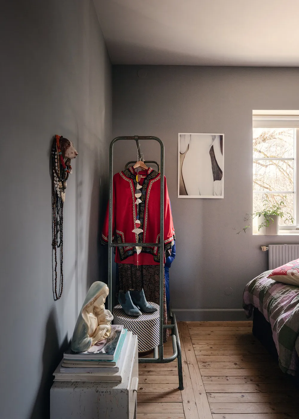 Szwedzka dacha z niespodziewanymi wnętrzami - Gallery image 26