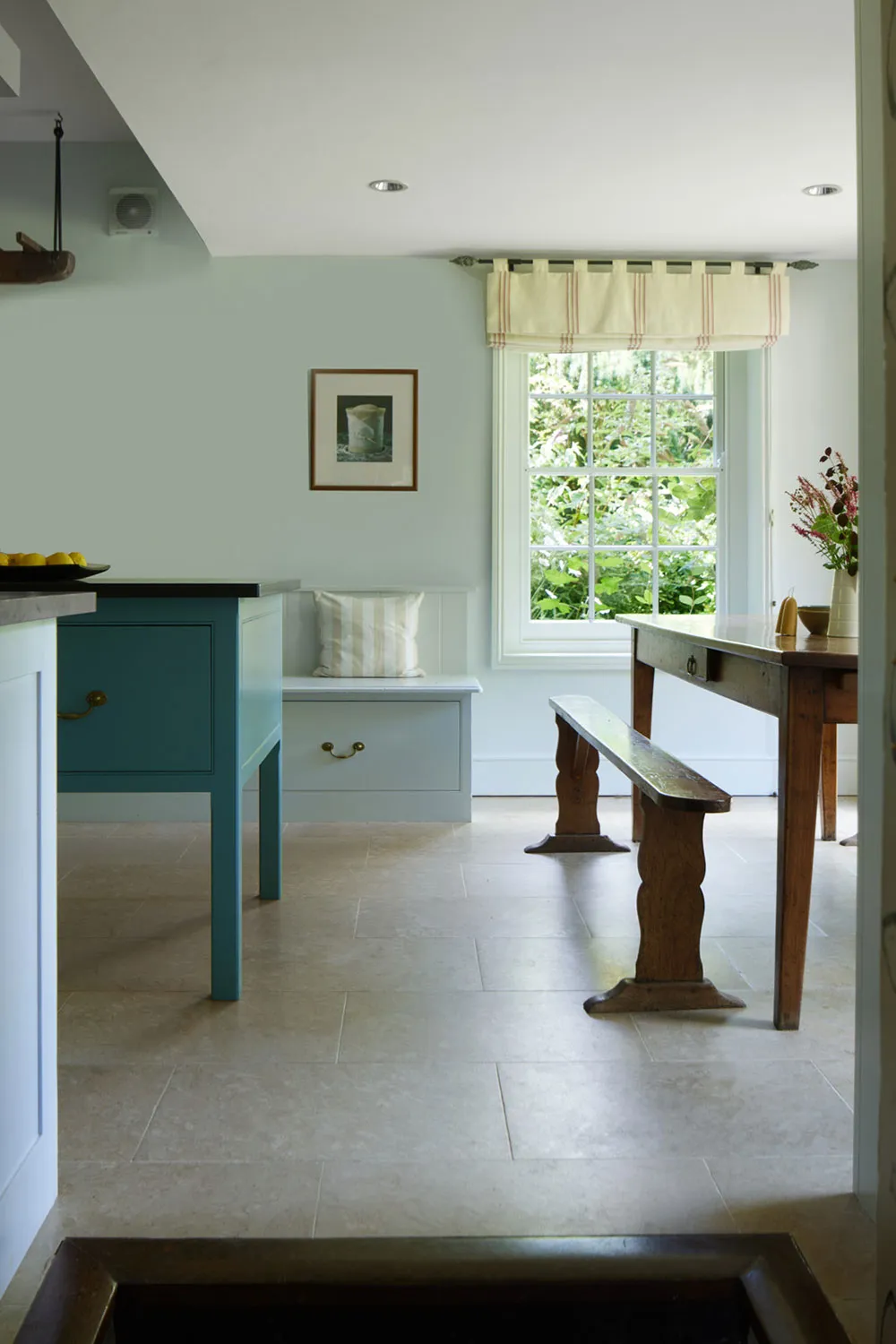 Un encantador coto inglés sumergido en la vegetación - Gallery image 14