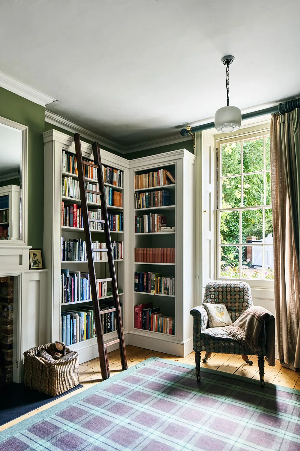 Un encantador coto inglés sumergido en la vegetación - Gallery image 5