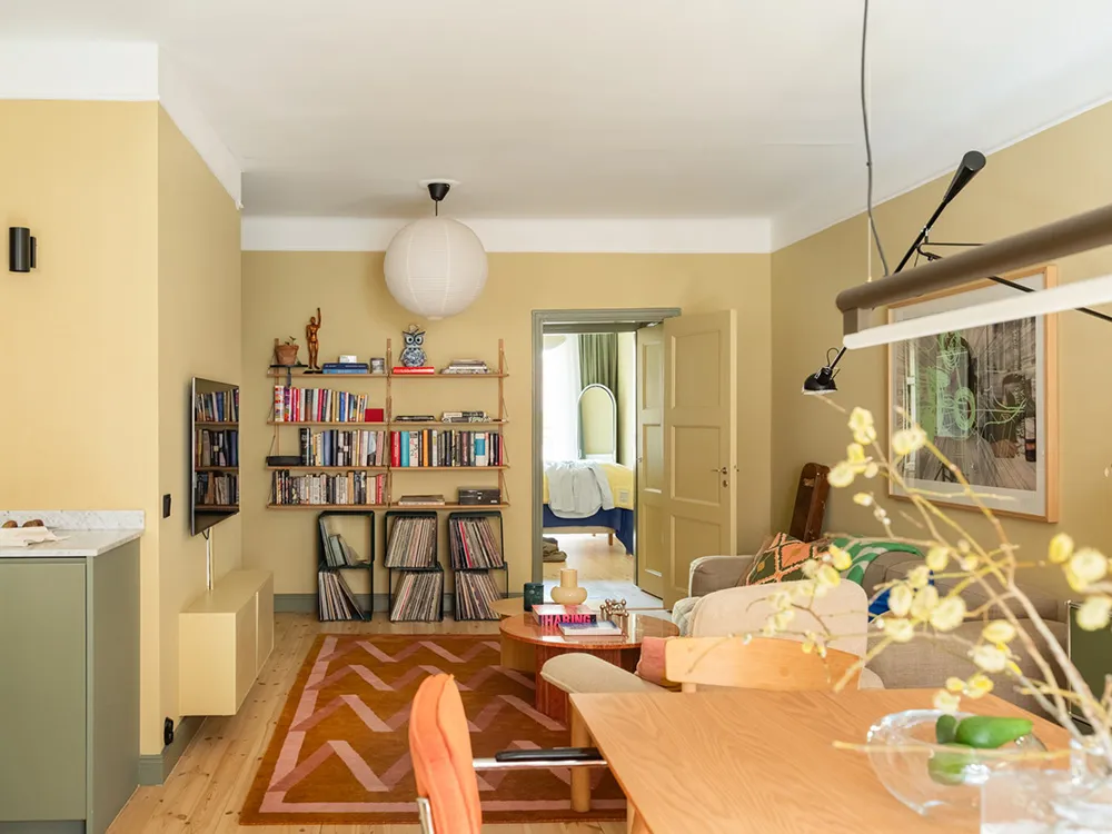 Interiores de arena con acentos llamativos: apartamento en Estocolmo (64 m²) - Gallery image 6