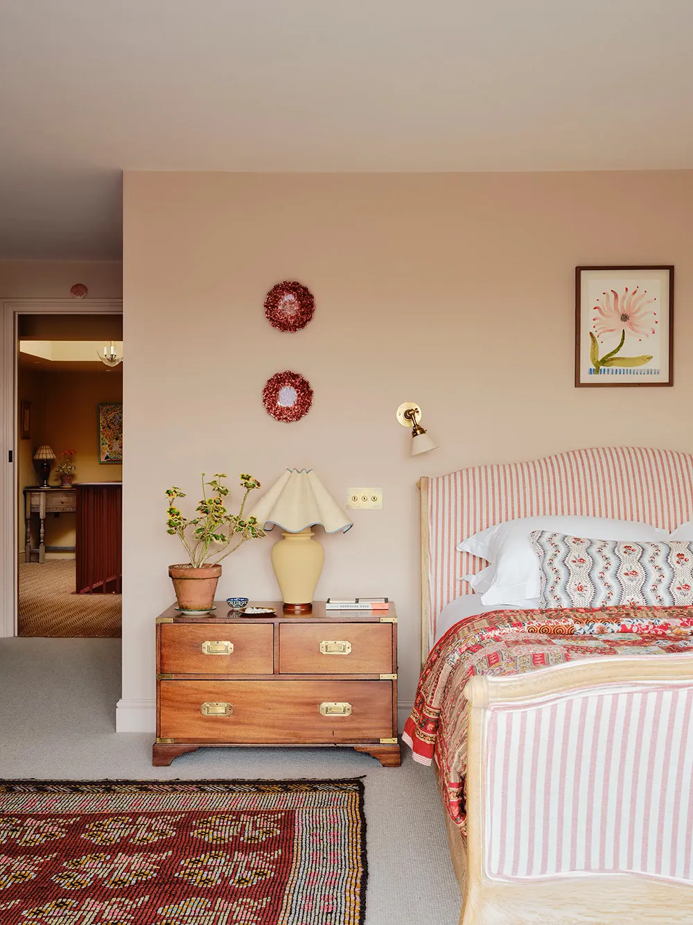 17世紀にルーツを持つ、イングランドにある色彩豊かなアーティストのコテージ - Gallery image 15