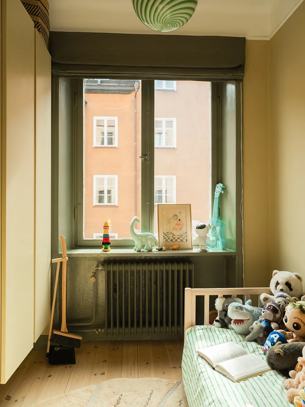 Interiores de arena con acentos llamativos: apartamento en Estocolmo (64 m²) - Gallery image 10