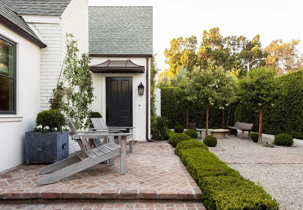 Дом кинорежиссера в Лос-Анджелесе с белыми и черными комнатами - Gallery image 8