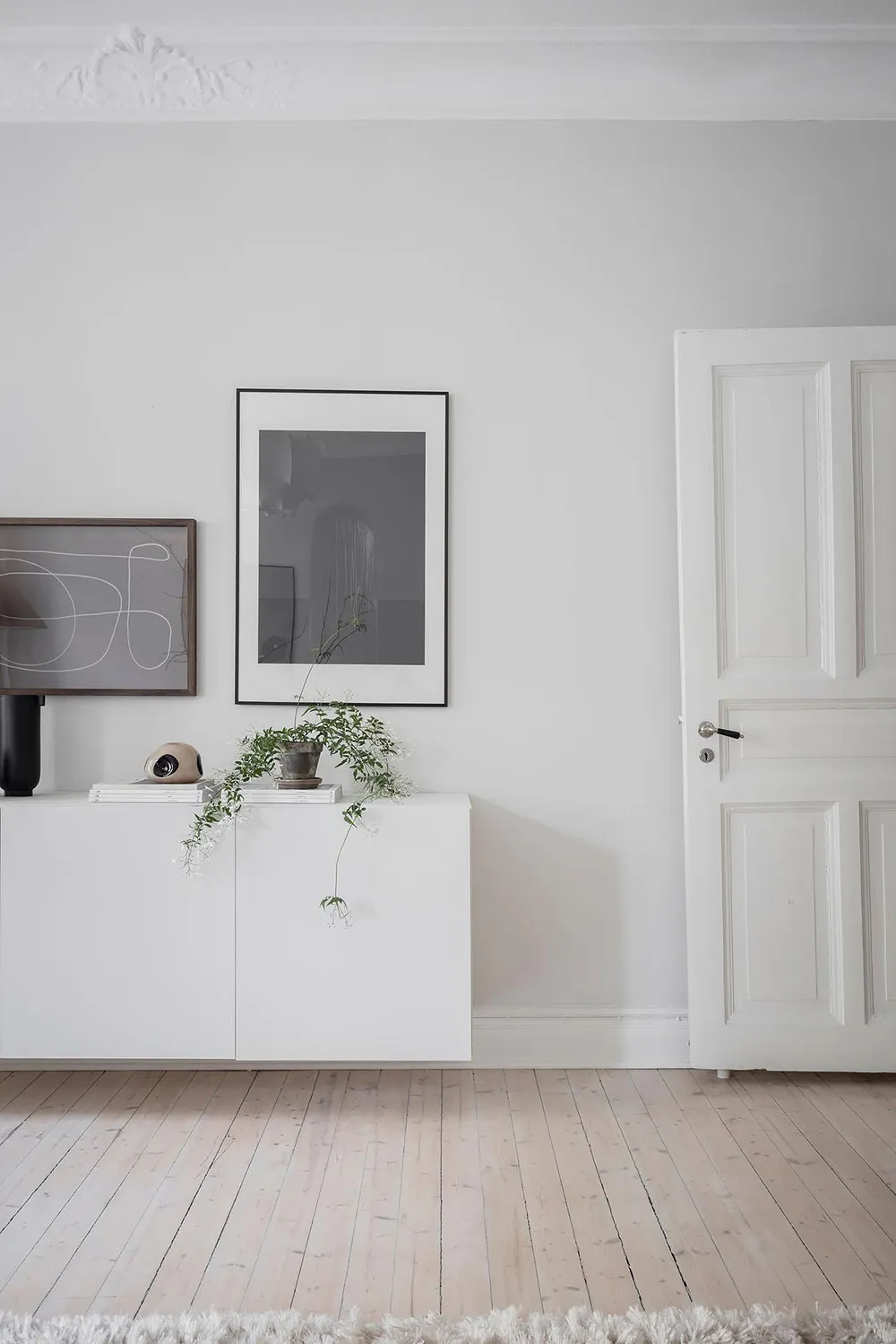 स्वीडन में स्थित एक छोटे 2-बेडरूम वाले अपार्टमेंट का इंटीरियर (64 वर्ग मीटर)
(“Snow White: The Interior of a Small 2-Bedroom Apartment in Sweden (64 sqm)”)
**अनुवाद:**
स्वीडन में स्थित एक छोटे, 2-बेडरूम वाले अपार्टमेंट का इंटीरियर (क्षेत्रफल: 64 वर्ग मीटर)
**विवरण:**
यह अनुवाद स्वीडन में स्थित एक छोटे, 2-बेडरूम वाले अपार्टमेंट के इंटीरियर का वर्णन करता है। अपार्टमेंट का क्षेत्रफल 64 वर्ग मीटर है। - Gallery image 8