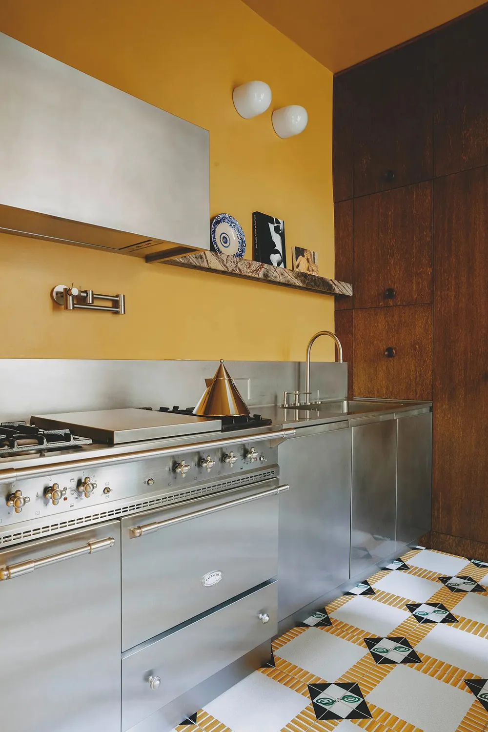 Intérieurs extravagants d'une maison historique à Paris - Gallery image 4