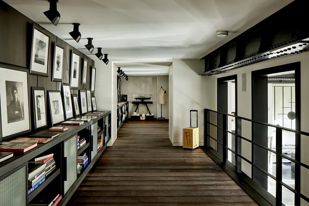 Unique Designer Loft in Black-and-White Palette in London - Gallery image 16