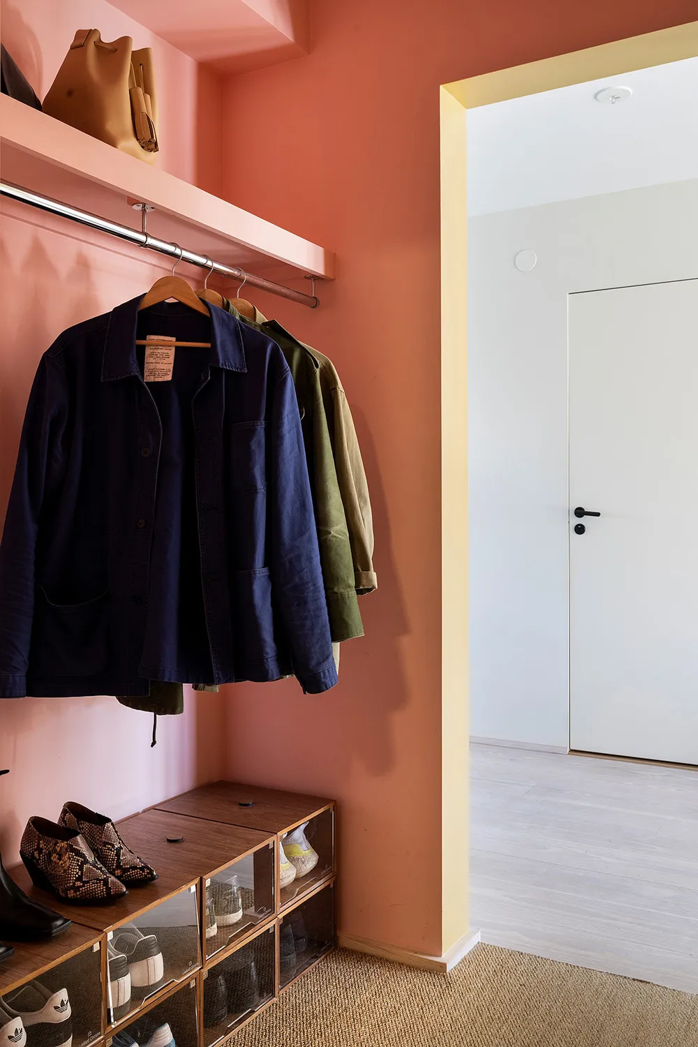 Beaux accents pastel dans le design d'une appartement en style scandinave (87 m²) - Gallery image 29