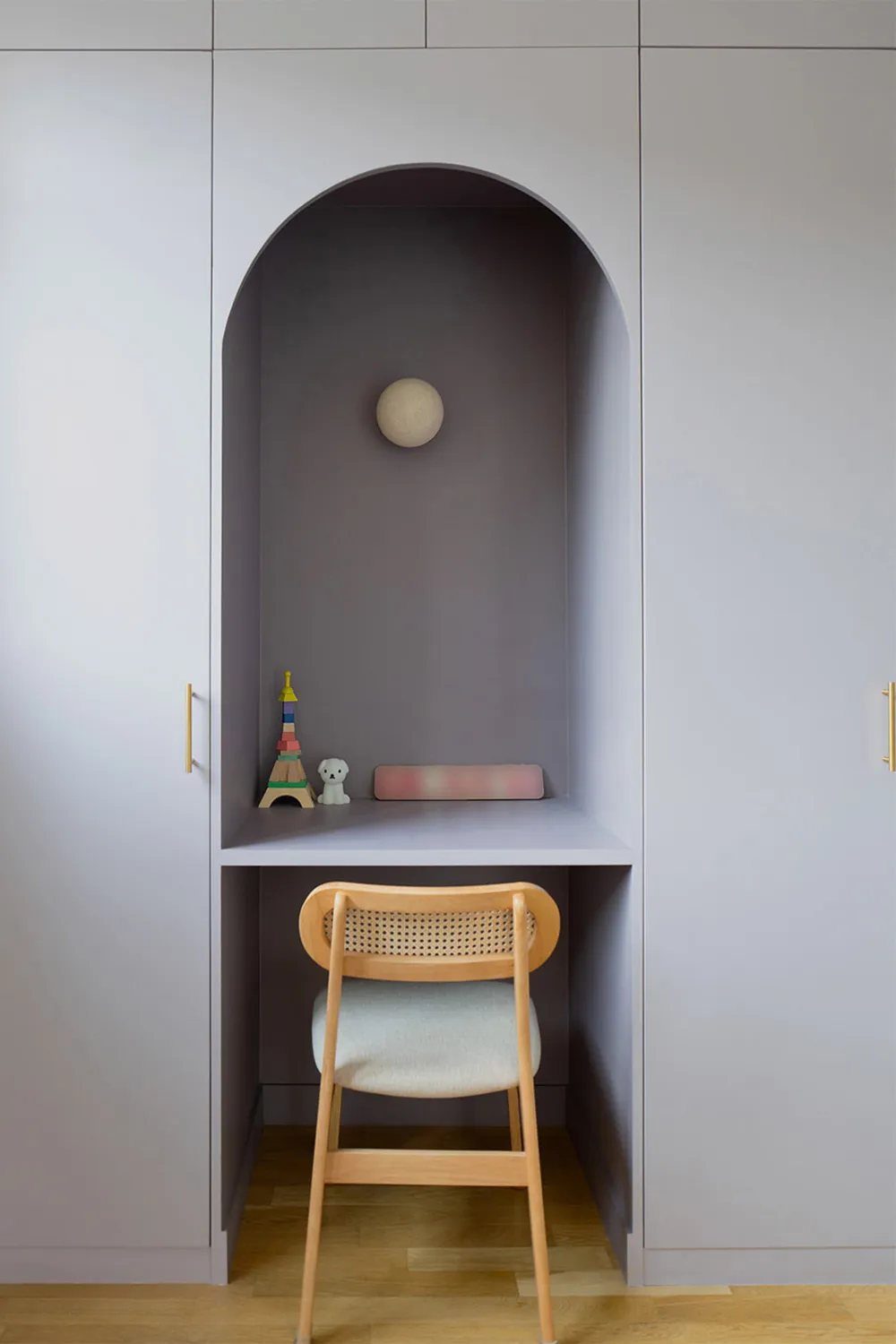 Architektur von Bögen, Vollfenstern und modernen Akzenten: Apartments in alten Häusern in Paris - Gallery image 13