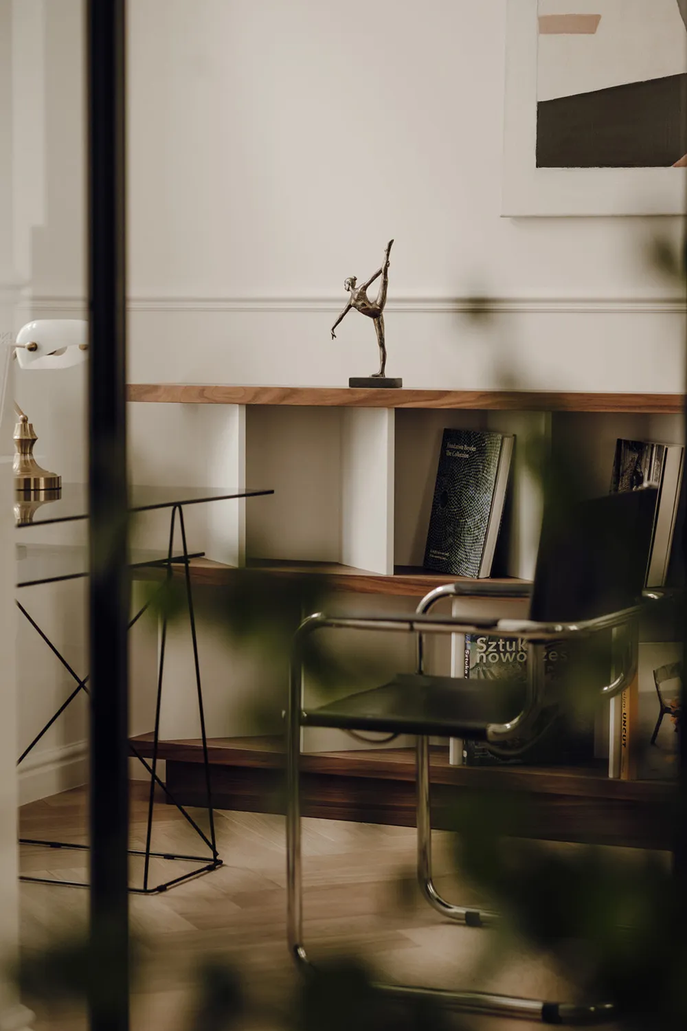 Elegant and Stylish Modern Interior with High Ceilings in Krakow - Gallery image 14