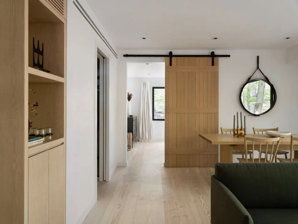 Forest Cabin in Modern Style: Cottage in Connecticut - Gallery image 4