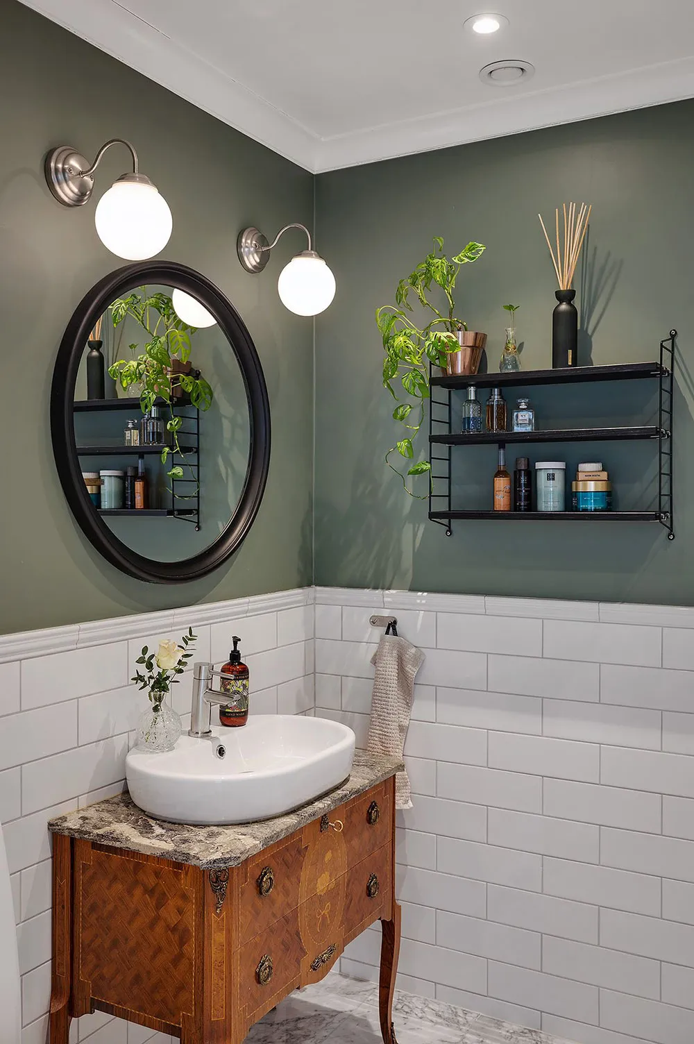 Nice pastel kitchen in light Scandinavian apartment design (100 sqm) - Gallery image 28