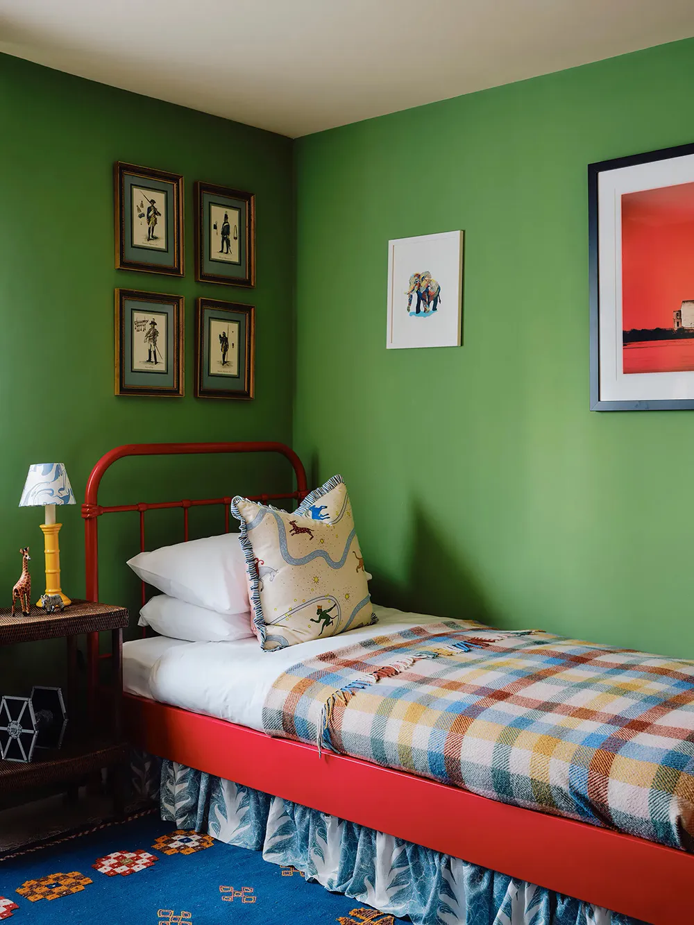 17世紀にルーツを持つ、イングランドにある色彩豊かなアーティストのコテージ - Gallery image 22