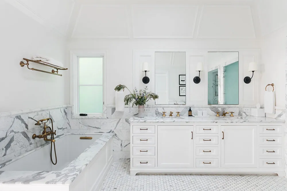 Дом кинорежиссера в Лос-Анджелесе с белыми и черными комнатами - Gallery image 16