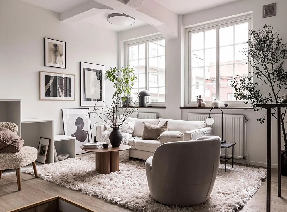 Ungewöhnliche weiße Wohnung mit Balken in der ehemaligen Kartonfabrik in Göteborg (40 qm) - Gallery image 5