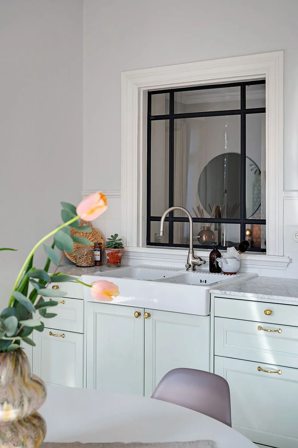 Nice pastel kitchen in light Scandinavian apartment design (100 sqm) - Gallery image 1