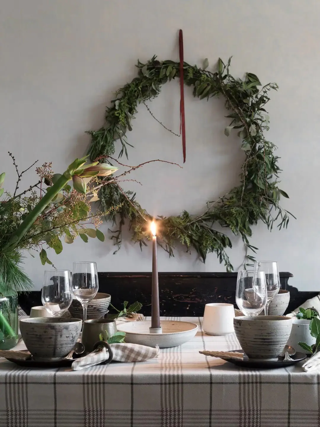 Decoración navideña rústica para casa de los años 40 en Suecia - Gallery image 4