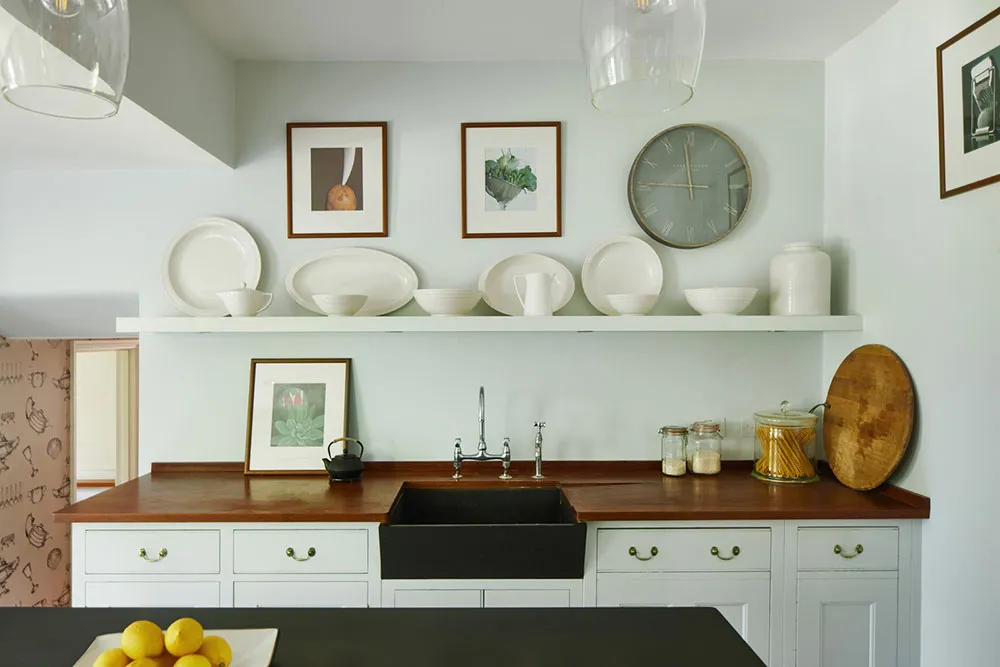 Un encantador coto inglés sumergido en la vegetación - Gallery image 12