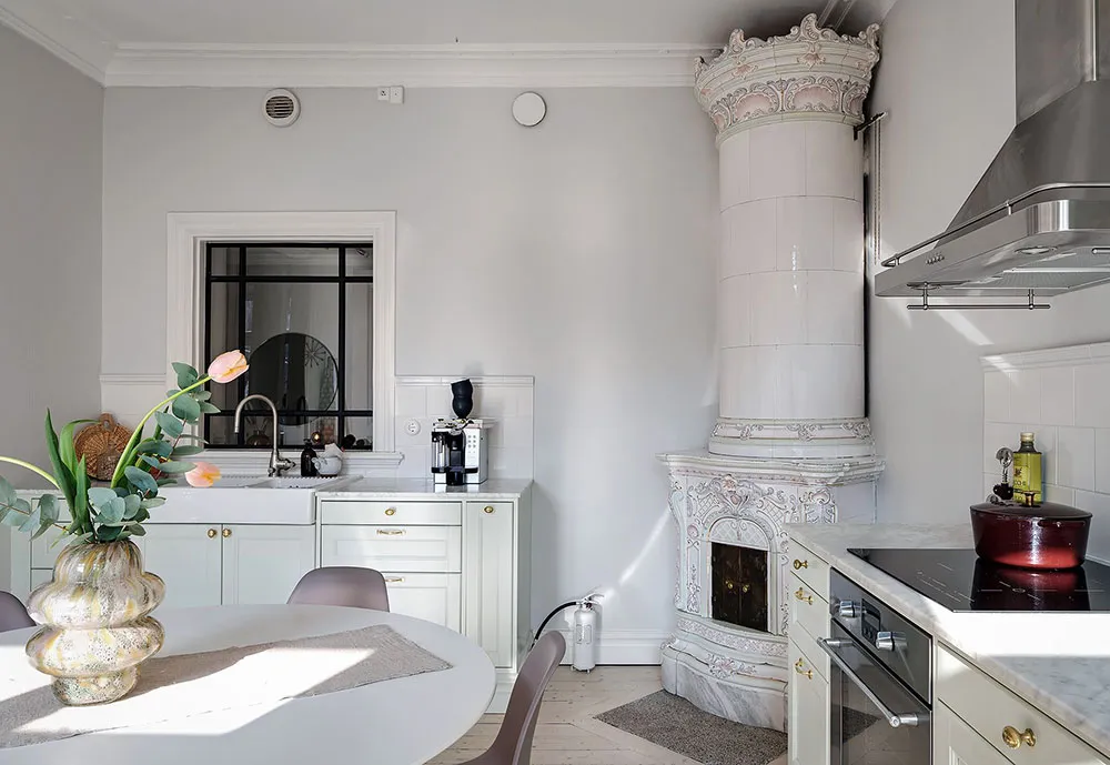 Nice pastel kitchen in light Scandinavian apartment design (100 sqm) - Gallery image 9