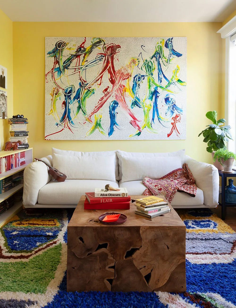 Frais accords de couleurs et grande galerie de tableaux : l'intérieur vivant d'une artiste à New York - Gallery image 10