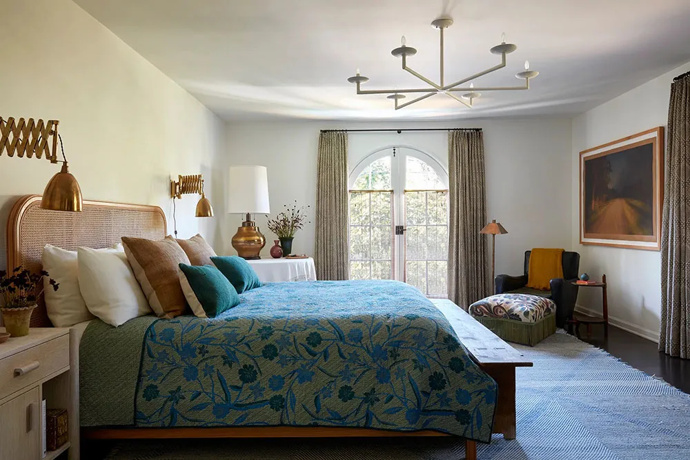 Joyeuses teintes estivales dans le design d'une villa espagnole en Californie - Gallery image 6