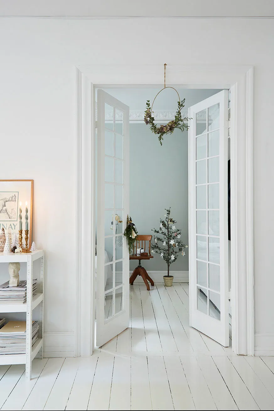 Interior festivo luminoso de un apartamento en Dinamarca - Gallery image 13