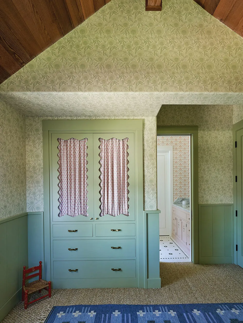 Mountain Cottage Designer in California Mountains with Colorful Interiors - Gallery image 18