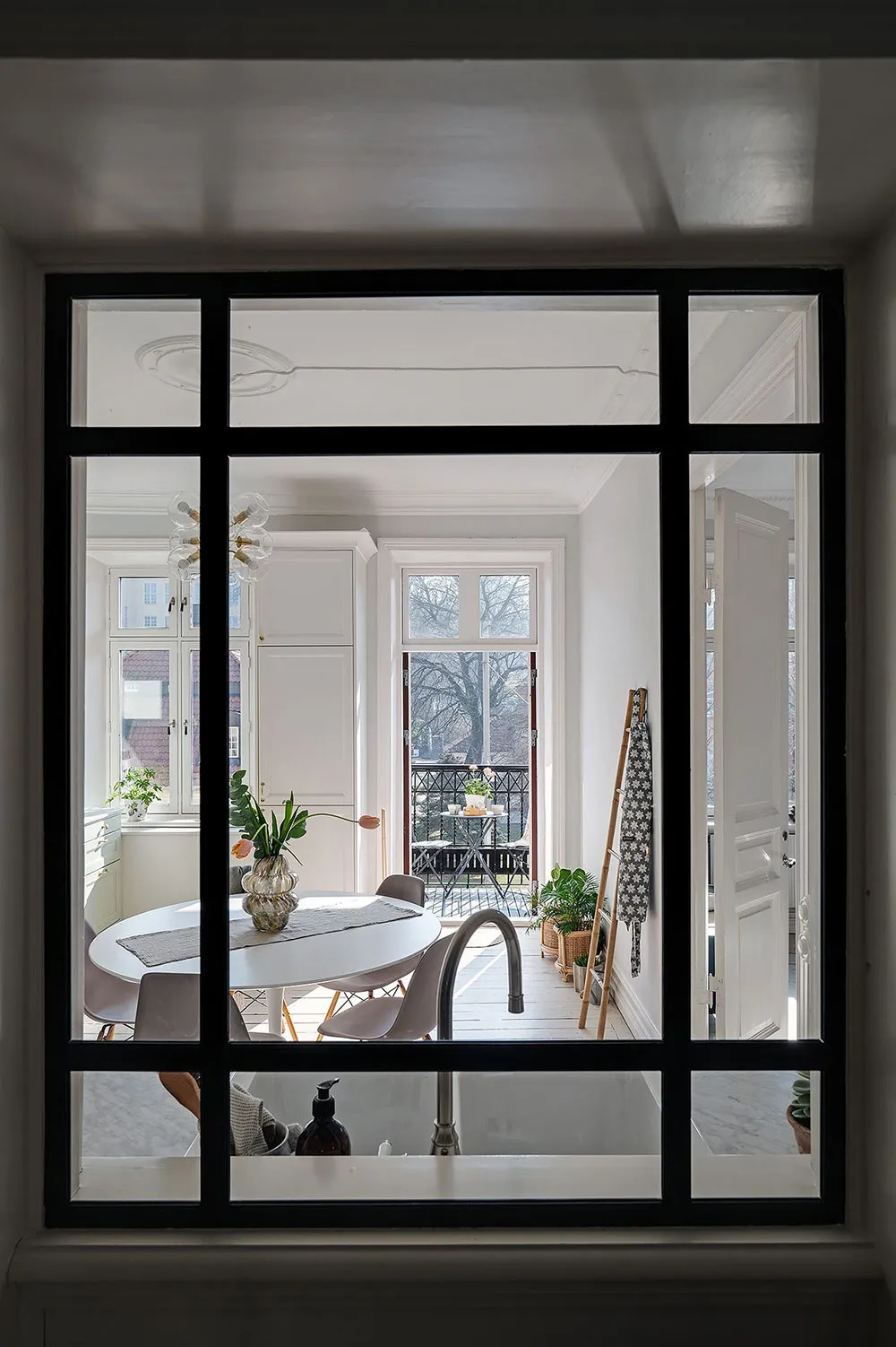 Nice pastel kitchen in light Scandinavian apartment design (100 sqm) - Gallery image 4