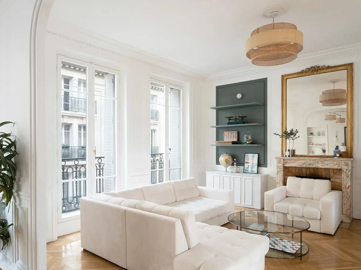 Architektur von Bögen, Vollfenstern und modernen Akzenten: Apartments in alten Häusern in Paris - Gallery image 1