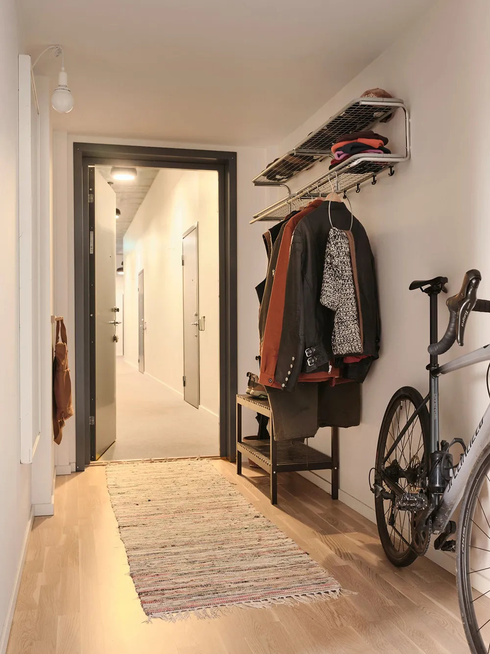 Heller Dekor und Loft-Stockwerk: Loft in ehemaligem Fabrikgebäude in Stockholm - Gallery image 23