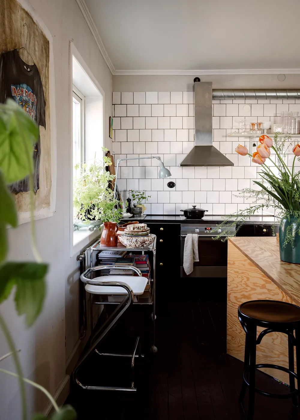 Szwedzka dacha z niespodziewanymi wnętrzami - Gallery image 23