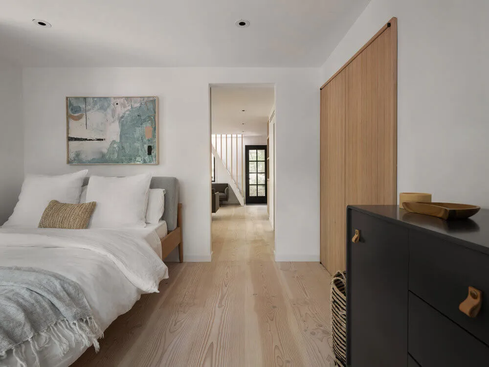 Forest Cabin in Modern Style: Cottage in Connecticut - Gallery image 7