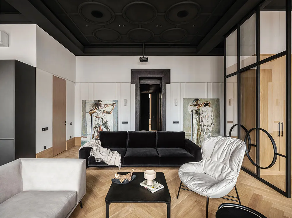Plafond noir avec décorations et meubles audacieux : transformation spectaculaire au centre de Kiev - Gallery image 9